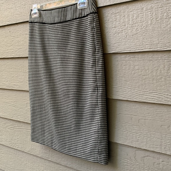 Banana Republic Wool Houndstooth Pencil Skirt - Picture 3 of 5